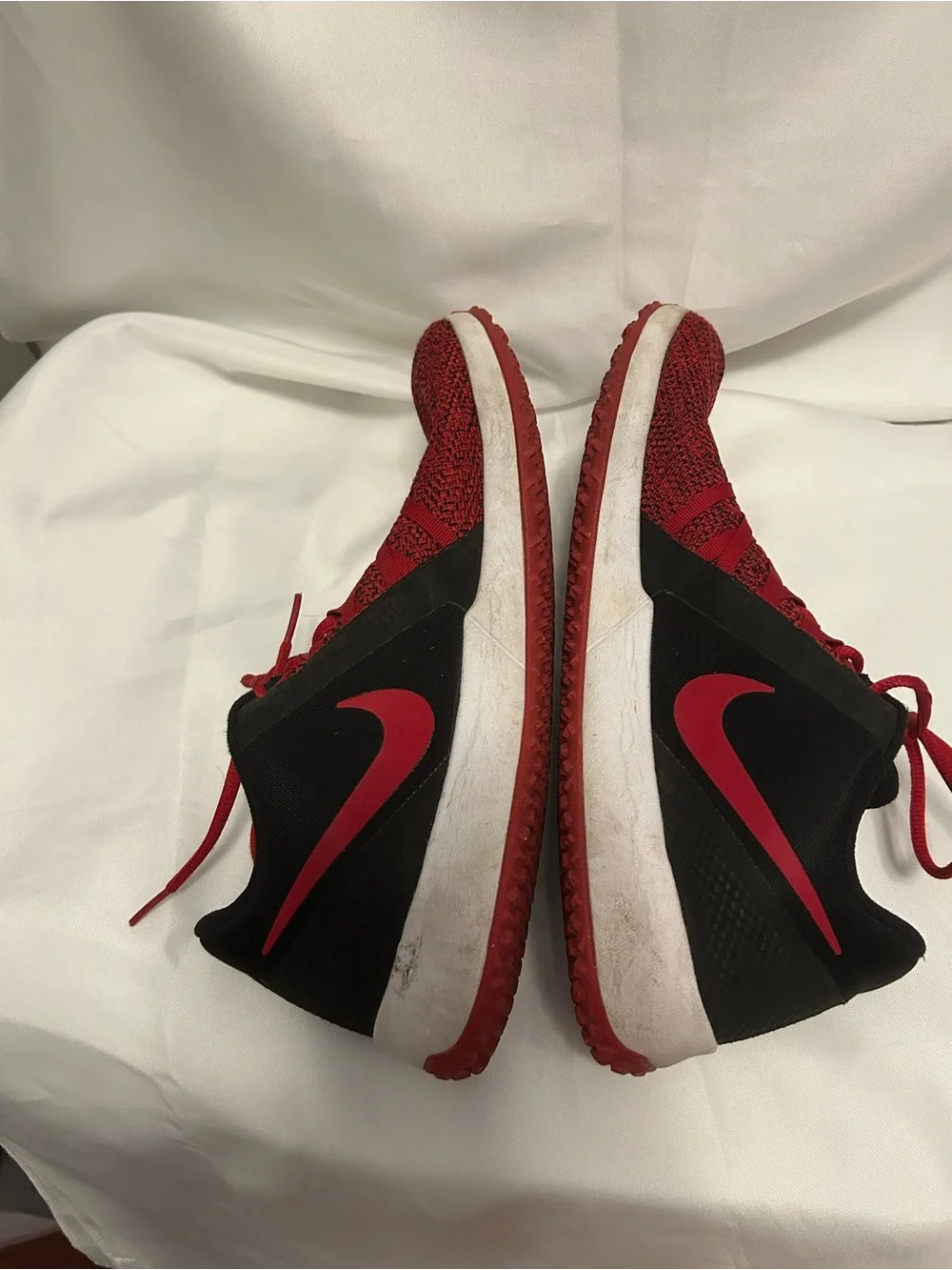 Nike Men's Red and Black Lightweight Training Sneakers
